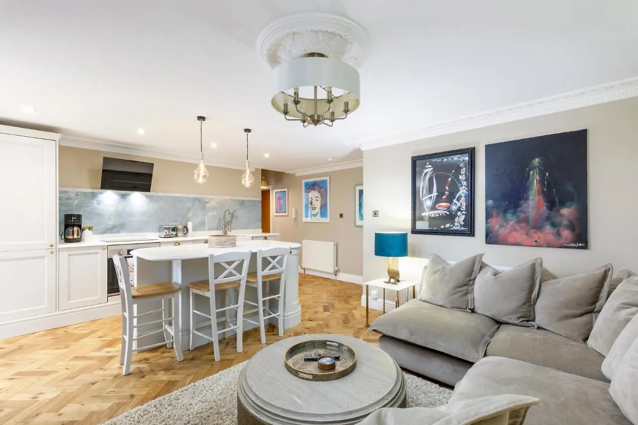 Luxurious Brighton Apartment With Hot Tub