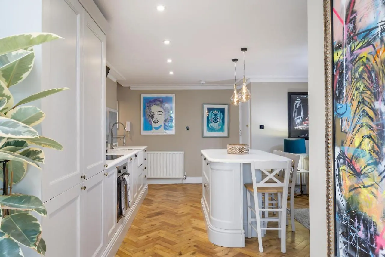 Luxurious Brighton Apartment With Hot Tub United Kingdom