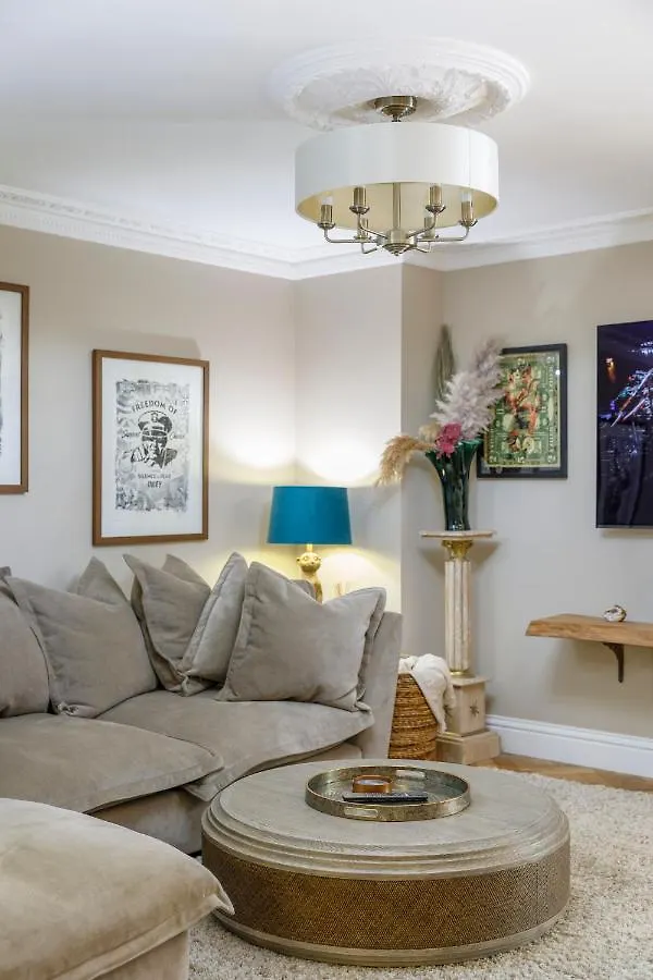 Luxurious Brighton Apartment With Hot Tub