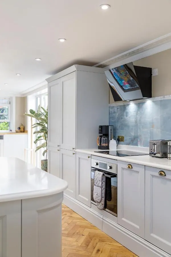 Luxurious Brighton Apartment With Hot Tub