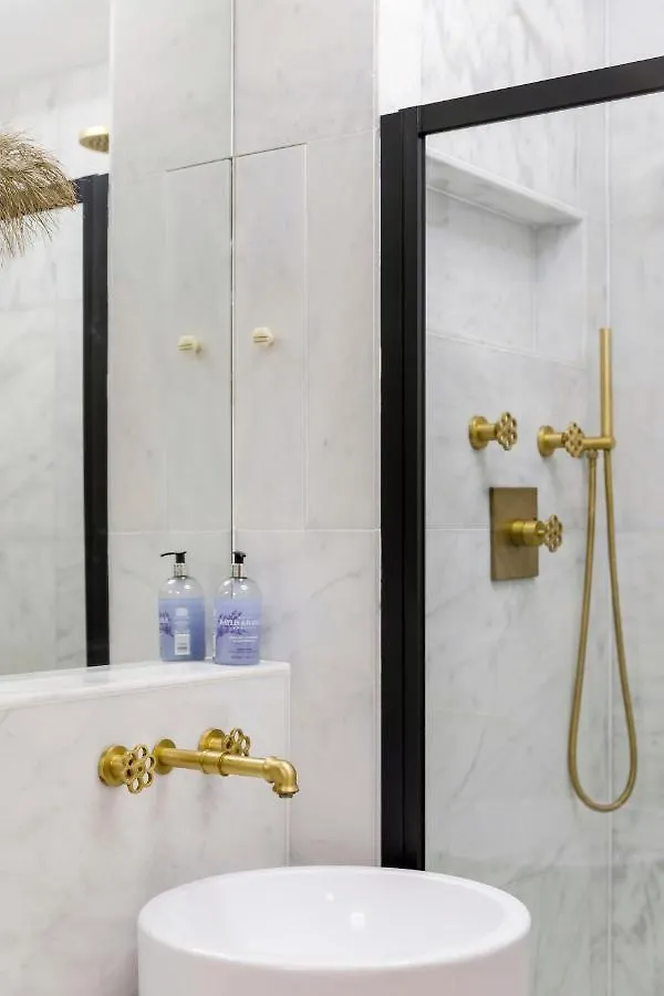Luxurious Brighton Apartment With Hot Tub 0*,